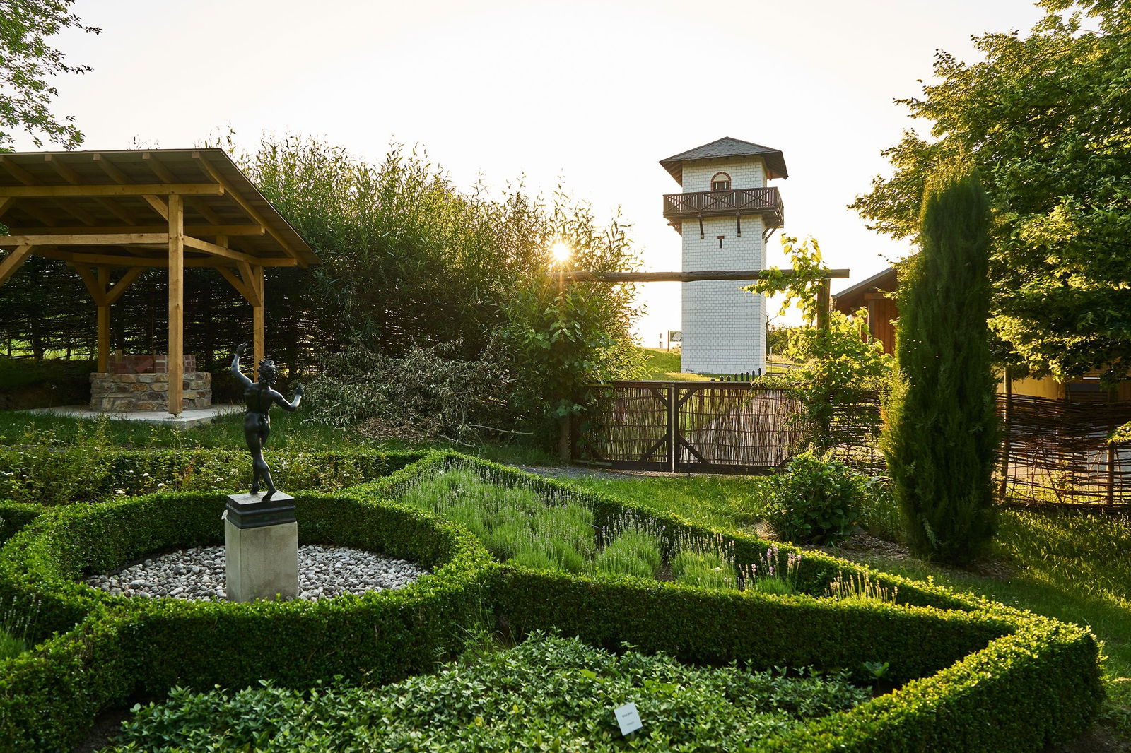 Höhr-Grenzhausen, Hillscheid, Limes, Weltkulturerbe Limes, Limespfad, Natur-Kultur-Keramik, Kannenbäckerstadt, Sonnenuntergang, Grenzhausen, Natur, Wandern im Kannenbäckerland, Limesturm