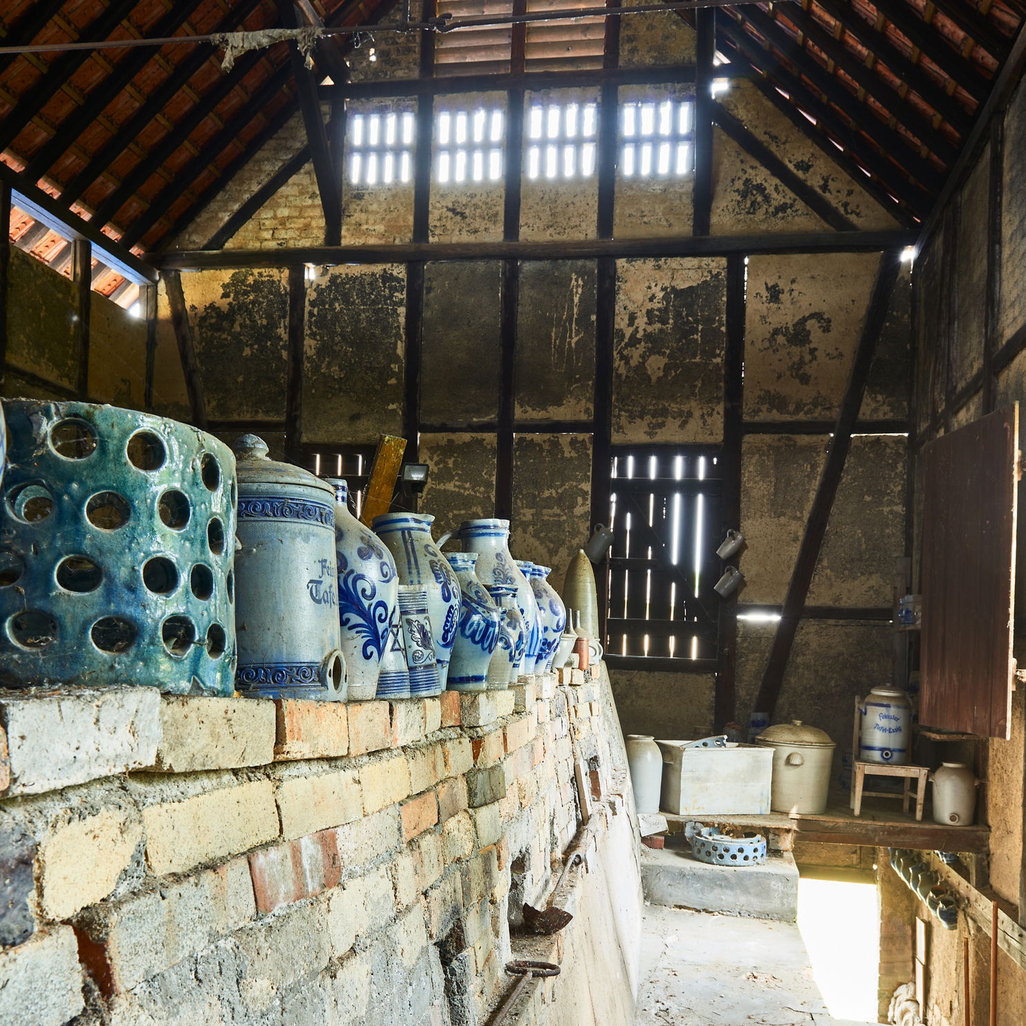 kannenofen, keramik, bembel, graublau, ofenhaus, höhr-grenzhausen, natur-kultur-keramik