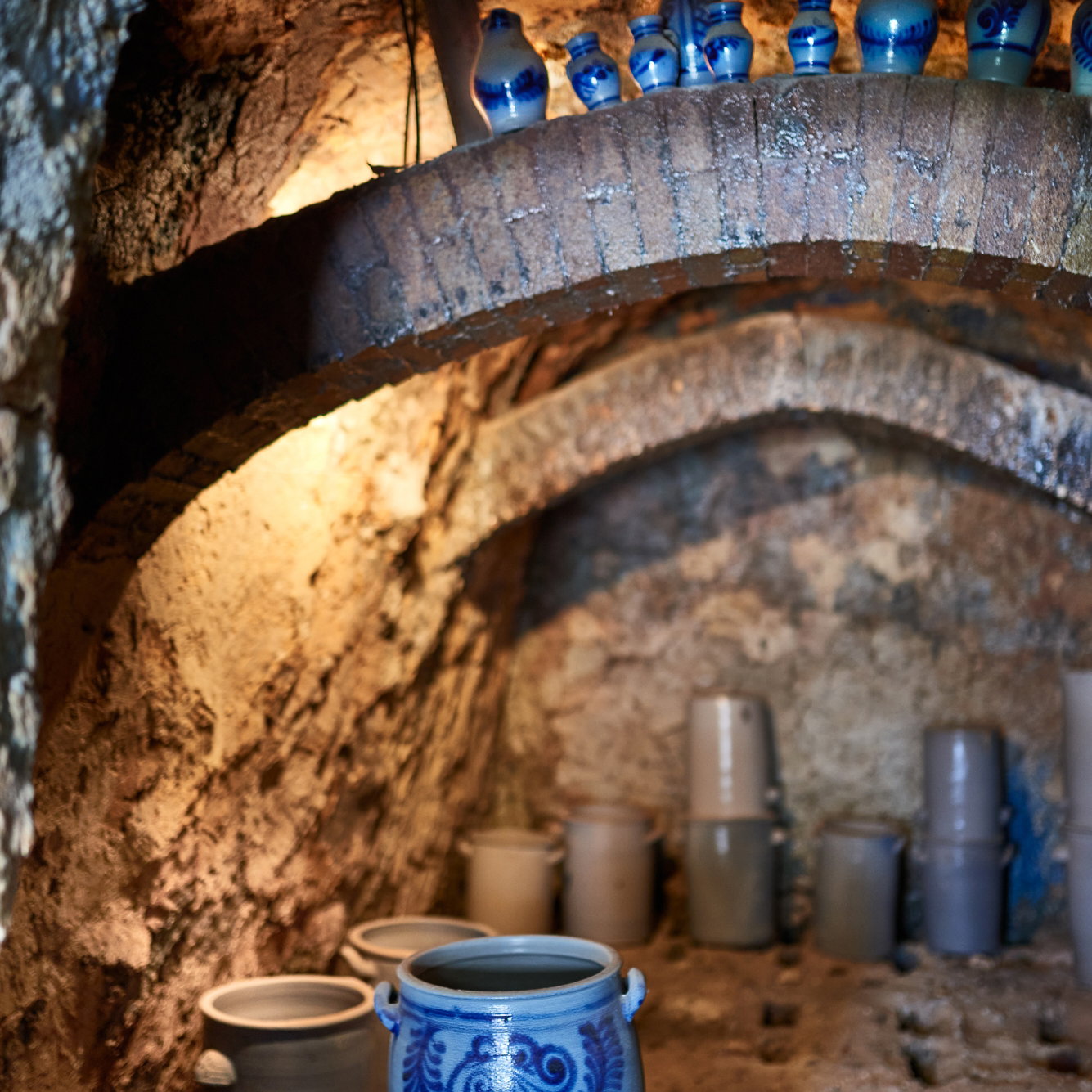 kannenofen, kannenofenmuseum, natur-kultur-keramik, höhr-grenzhausen, euler, steinzeug, ton, keramik, salzbrand, graublau