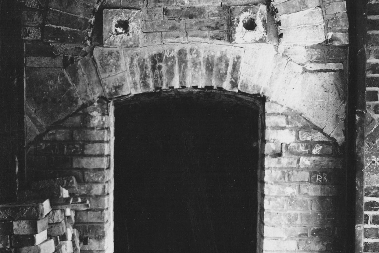 Historisches Bild von einem Kannenofen aus der Erzählung Kleines Feuer von Roland Giefer