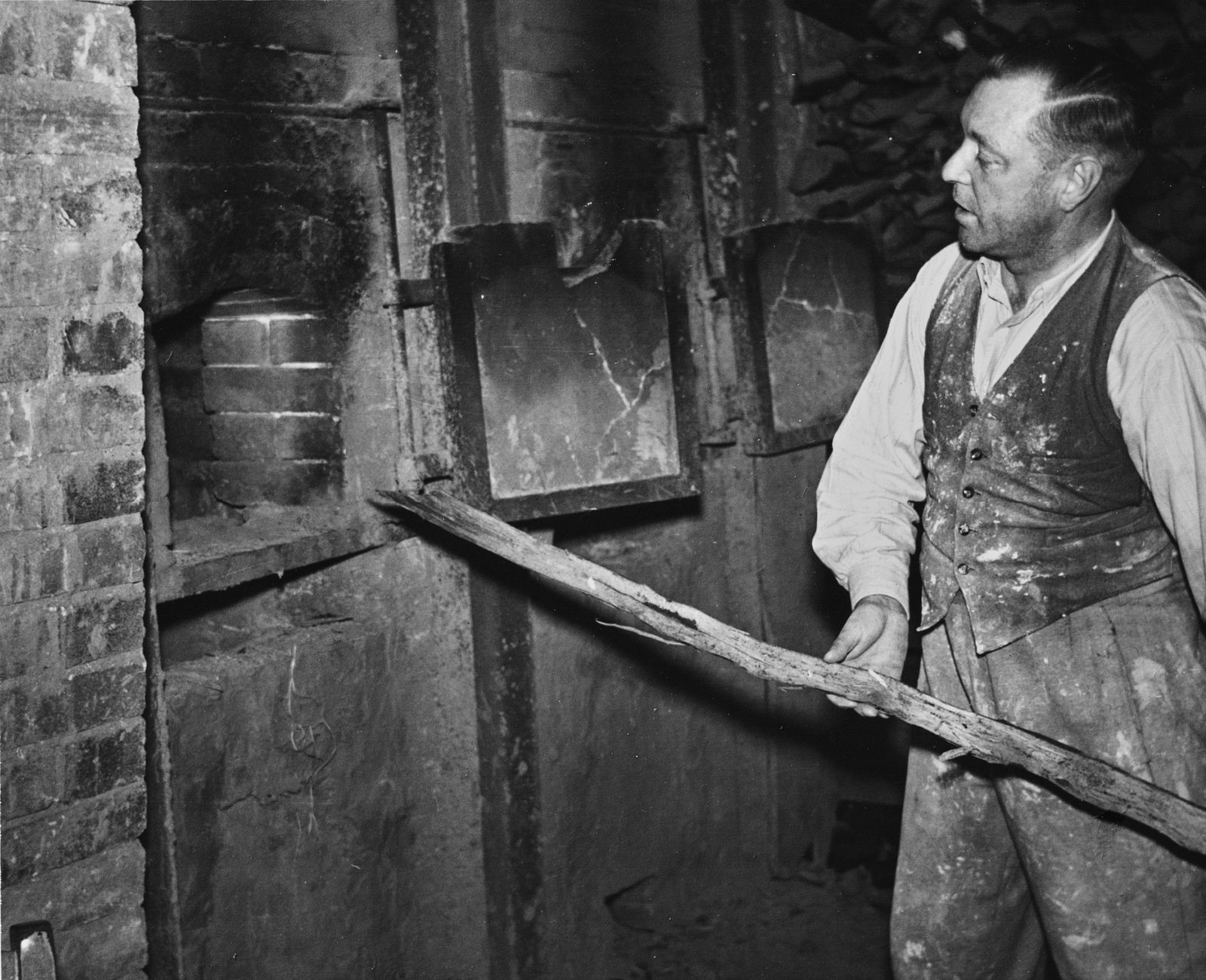 Historisches Bild von einem Kannenofen aus der Erz&auml;hlung Kleines Feuer von Roland Giefer