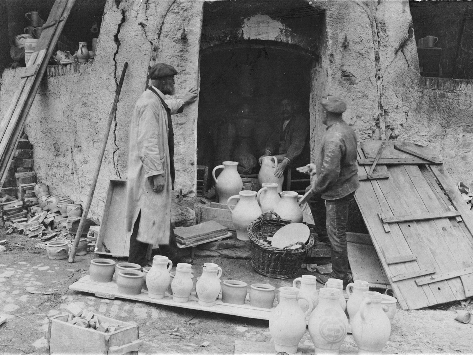 Historisches Bild von einem Kannenofen aus der Erzählung Kleines Feuer von Roland Giefer