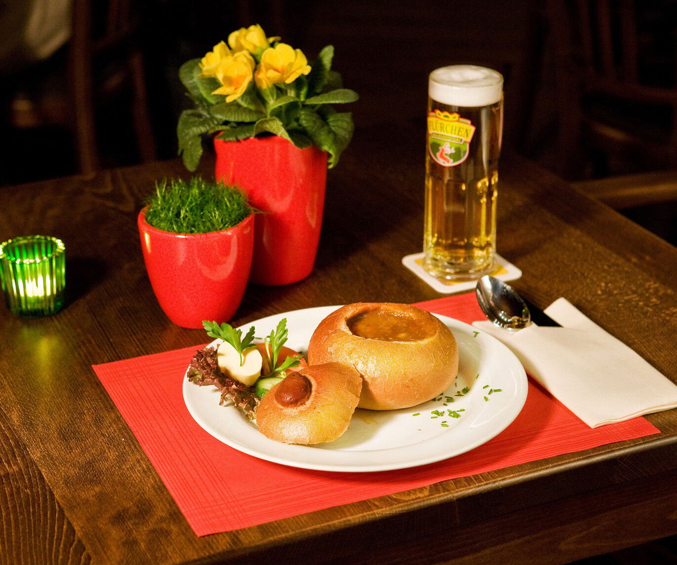 Gulaschsuppe im Brot / Waldgaststätte Flürchen / Höhr-Grenzhausen