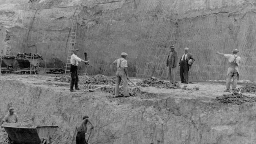 goergschneider, tongrube, h&ouml;hr-grenzhausen, kannenb&auml;ckerland, arbeiter, ton, keramik, westerwald, natur-kultur-keramik