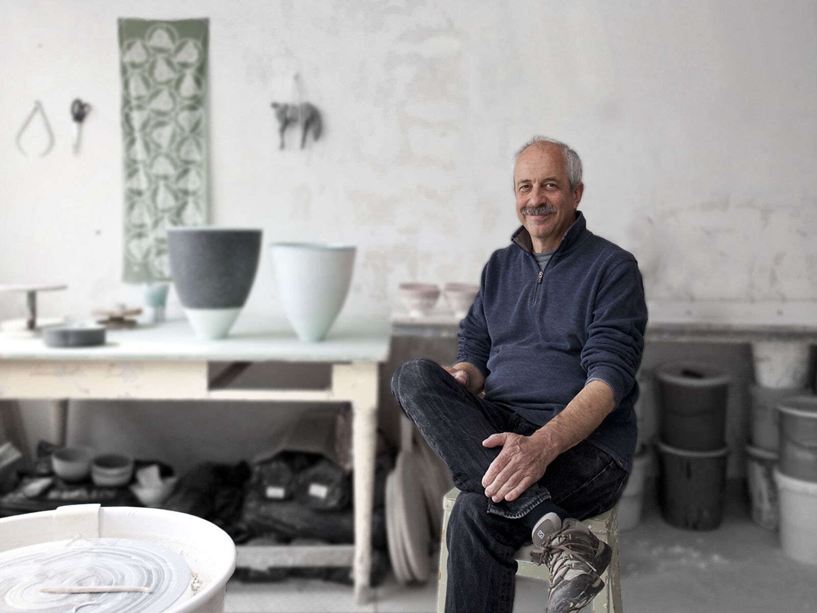 Fritz rossmann in seiner Werkstatt in Höhr-Grenzhausen