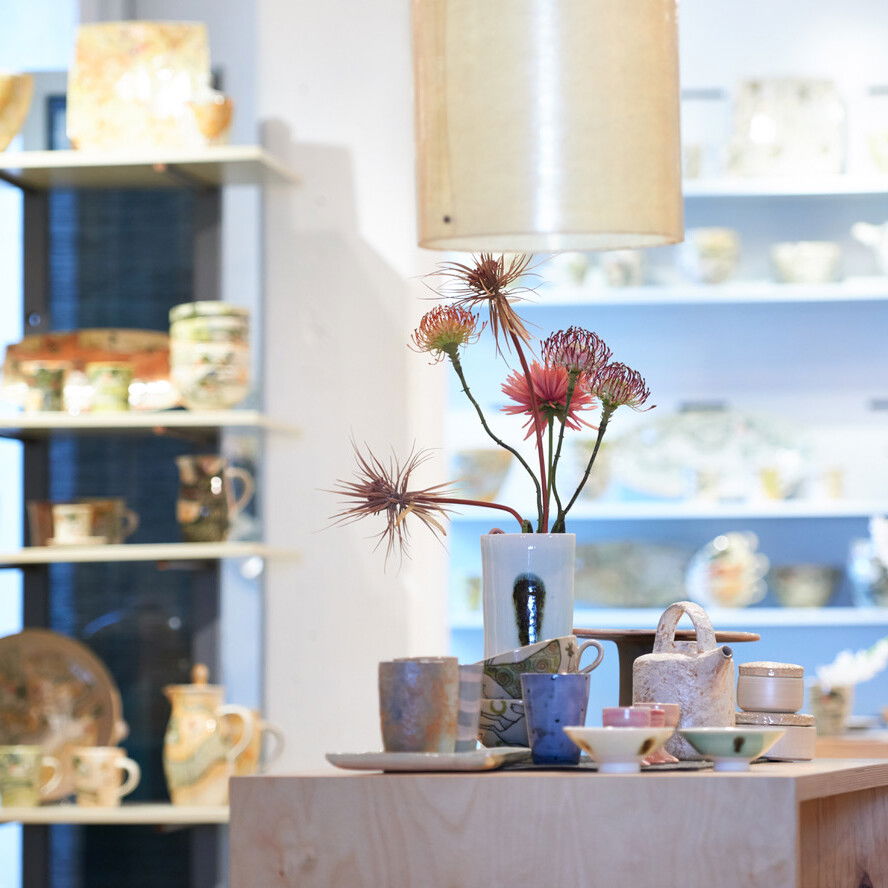 Ausstellungsraum der Keramikgruppe Grenzhausen. Keramikwerstatt Kaas & Heger beteiligen sich an den Europäische Tage des Kunsthandwerks