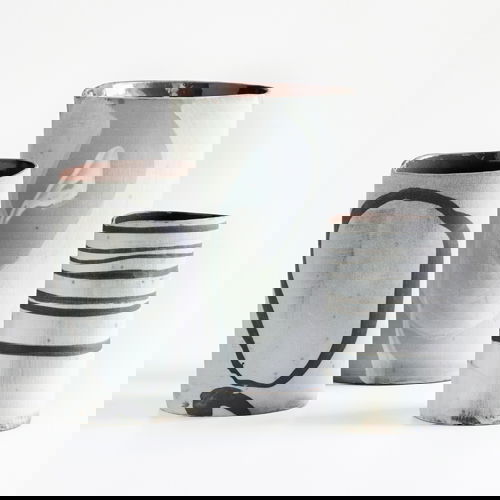 Vasen aus dem Niedrigsalzbrand der Keramikerin Monika Debus