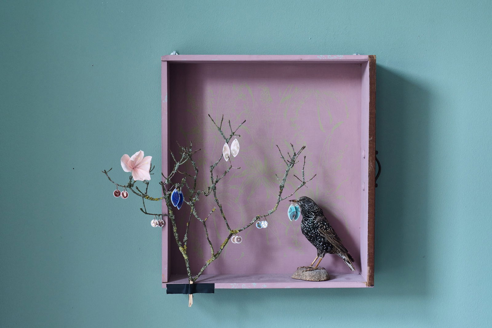 Schmuck aus Porzellan der Keramikerein Maja Wlachopulos