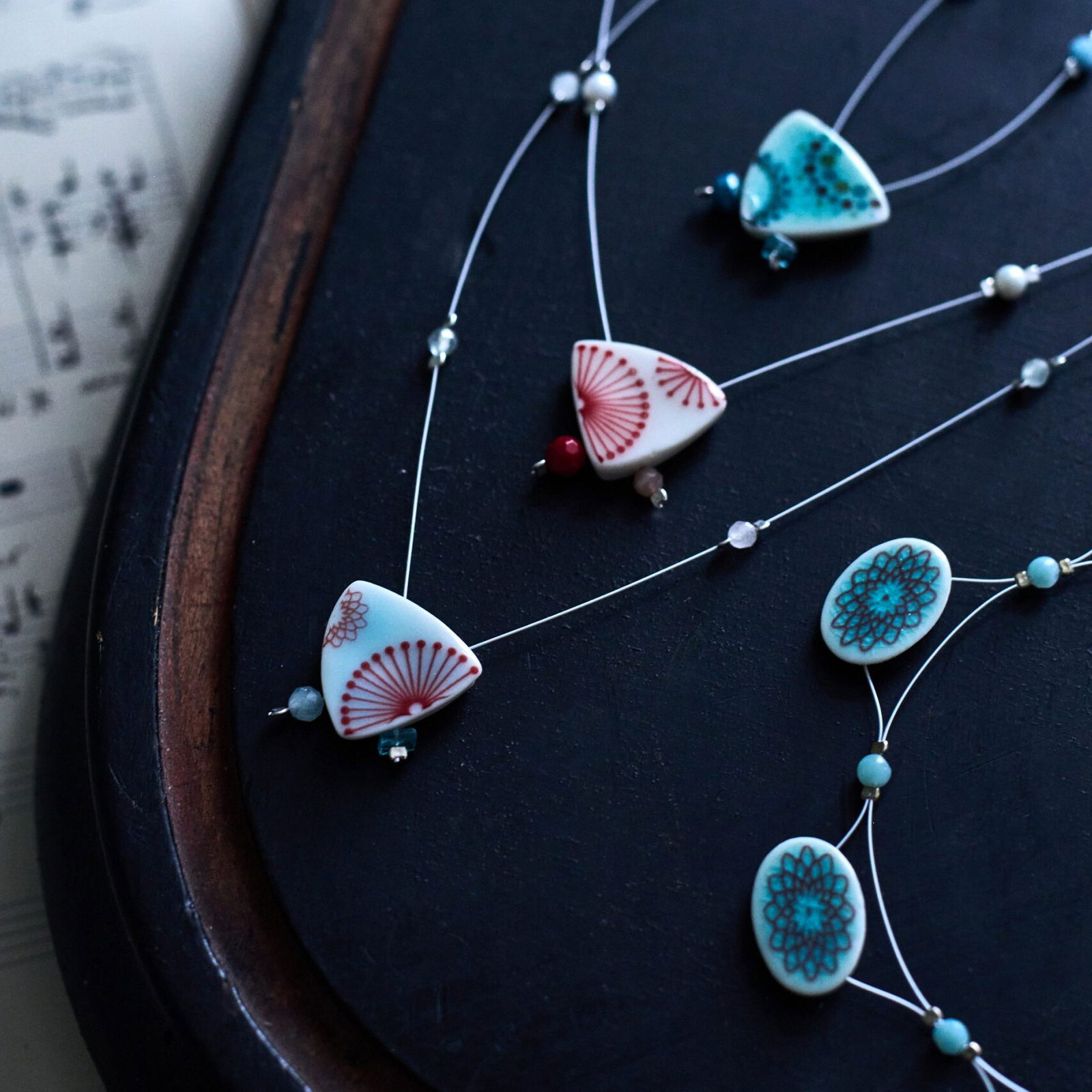 Maja Wlachopulos - Schmuck aus Porzellan