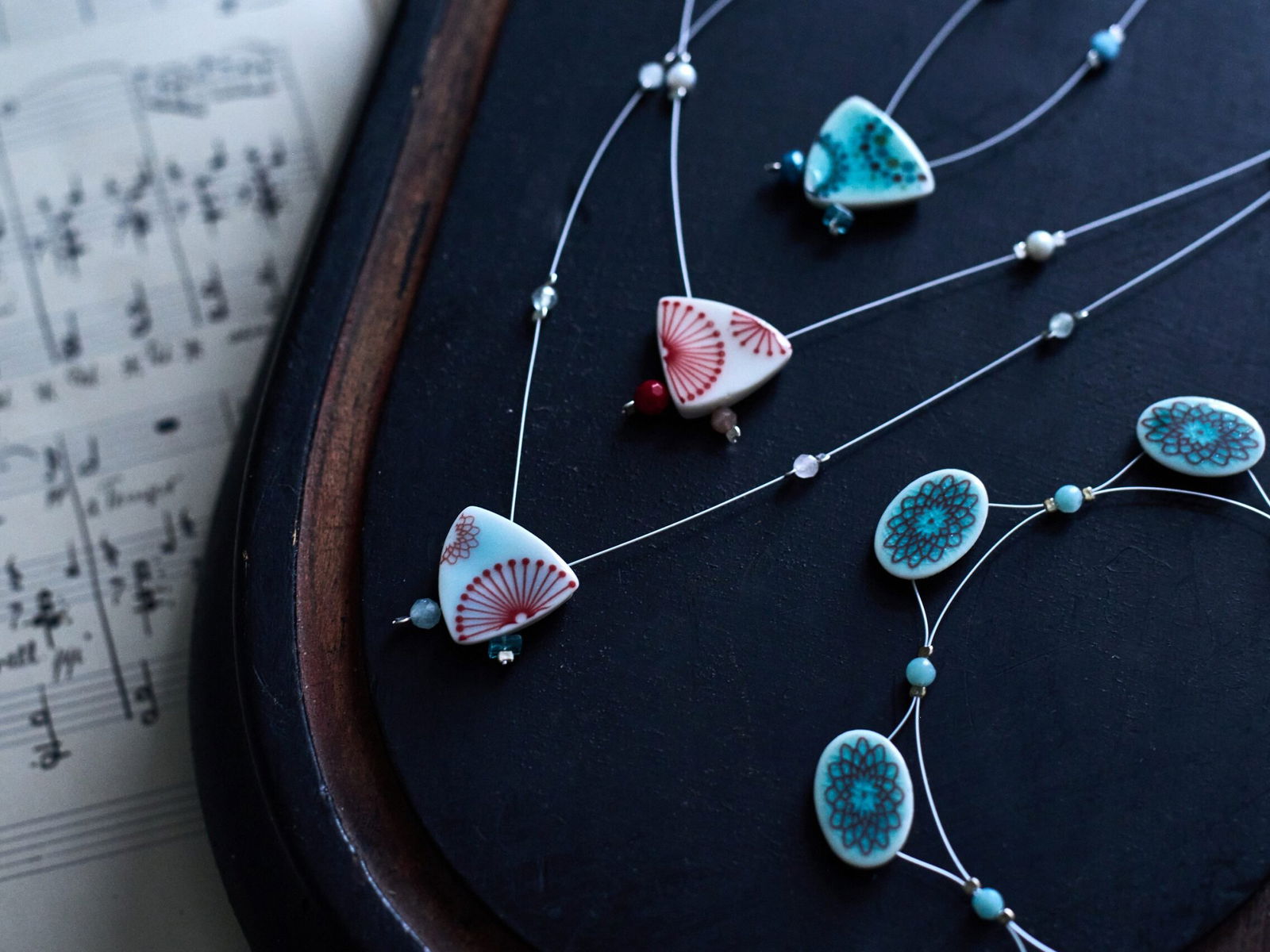 Maja Wlachopulos - Schmuck aus Porzellan