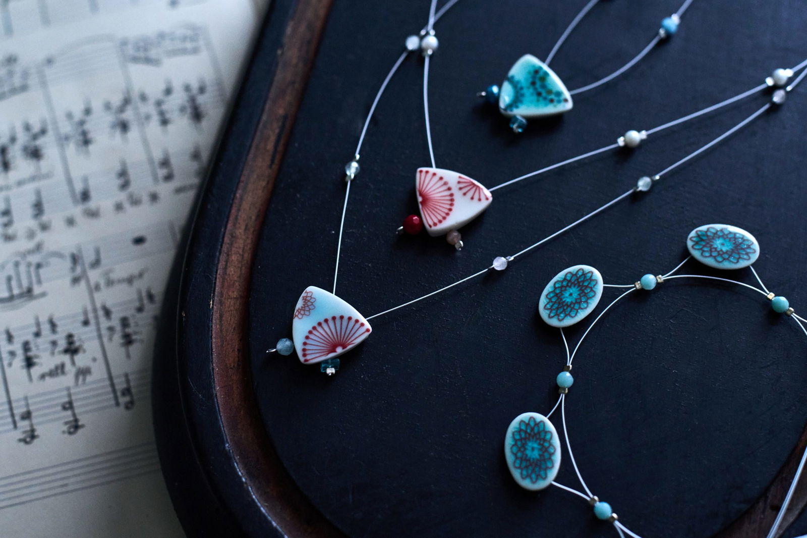 Maja Wlachopulos - Schmuck aus Porzellan