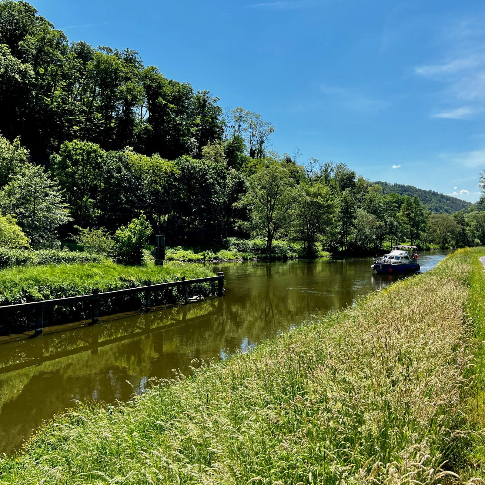 Schleuseneinfahrt an der Lahn