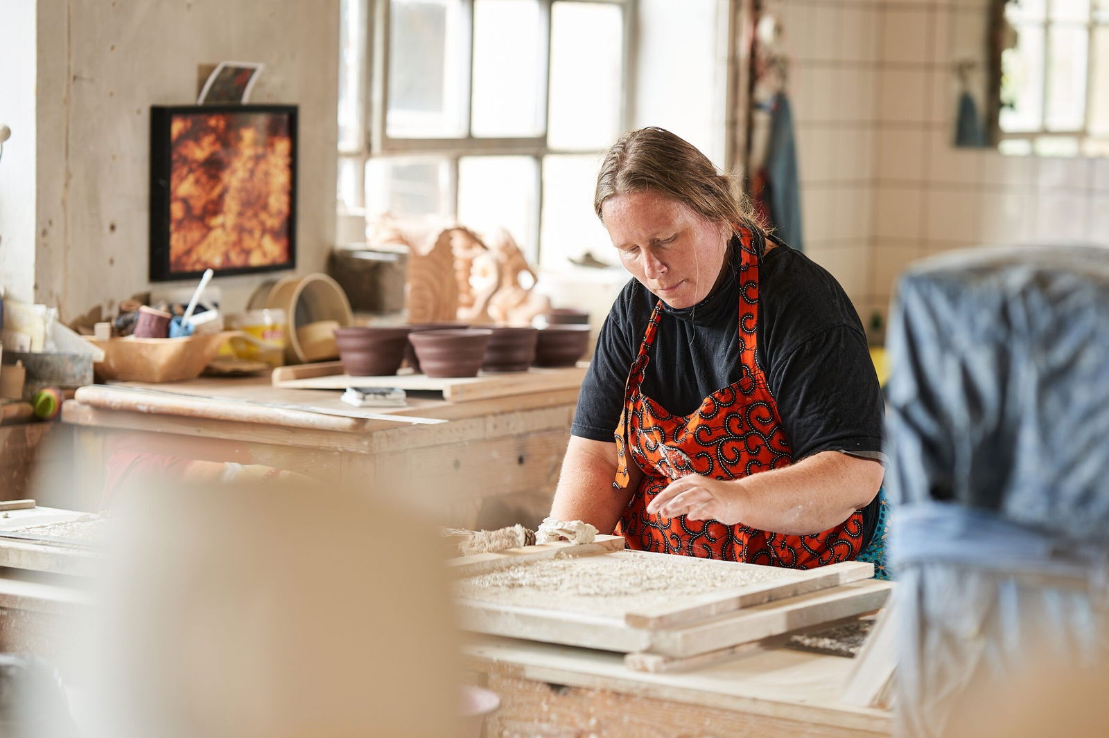 Grit Uhlemann fertigt ihre Porzellanlandschaften