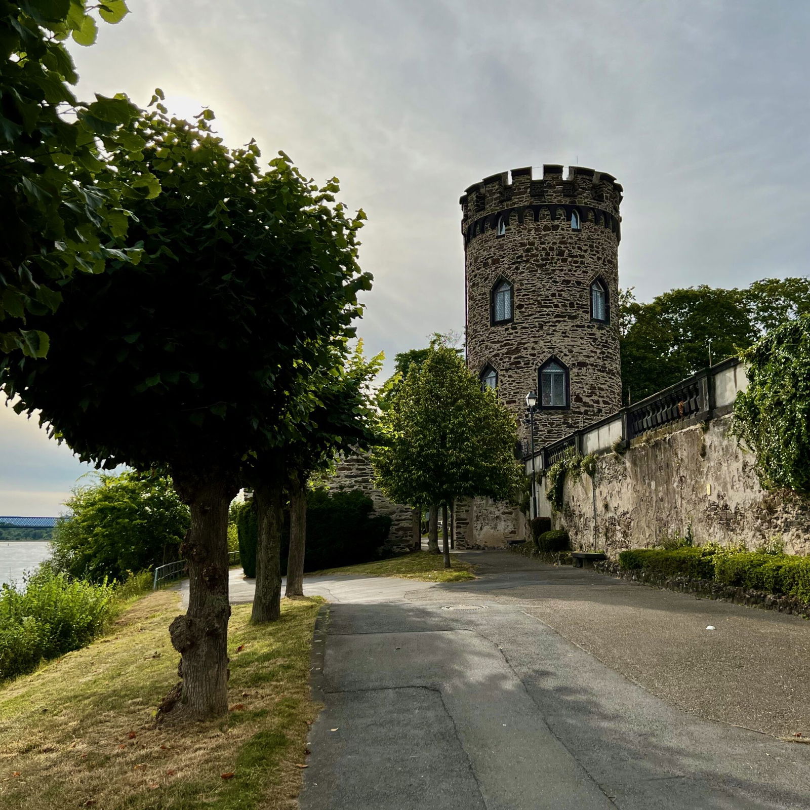 Weiter am Rhein in Engers