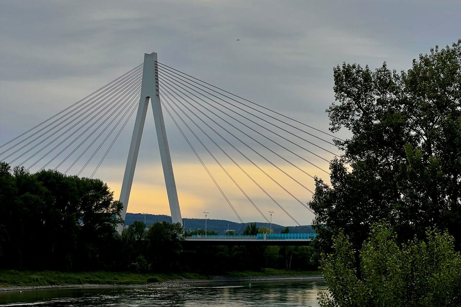 Ein Blick zurück zur Hängeseilbrücke