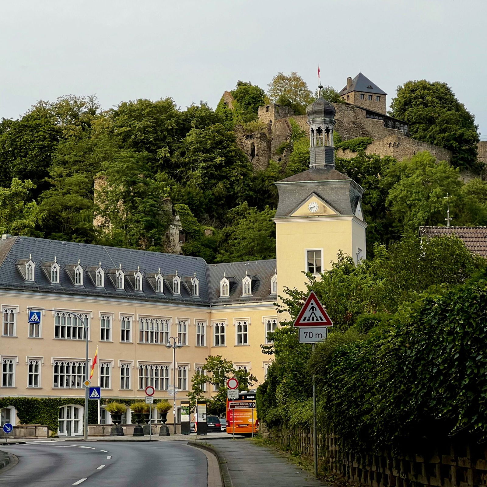 Auf dem Weg zum Sayner Schloss
