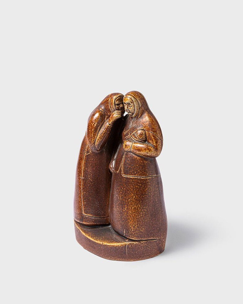 Steinzeugfigur einer Straßenszene von Hans Wewerka zu sehen im Keramikmuseum WesterwaldHans Wewerka