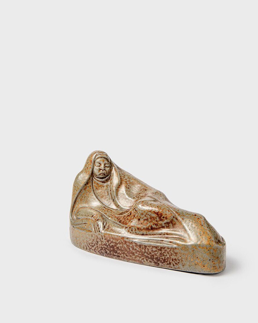 Steinzeugfigur einer Straßenszene von Hans Wewerka zu sehen im Keramikmuseum WesterwaldHans Wewerka