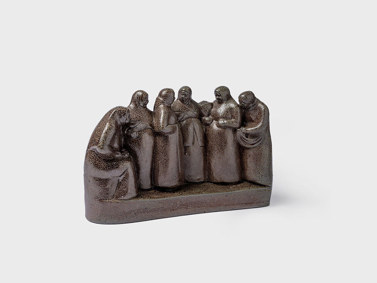 Steinzeugfigur einer Straßenszene von Hans Wewerka zu sehen im Keramikmuseum WesterwaldHans Wewerka