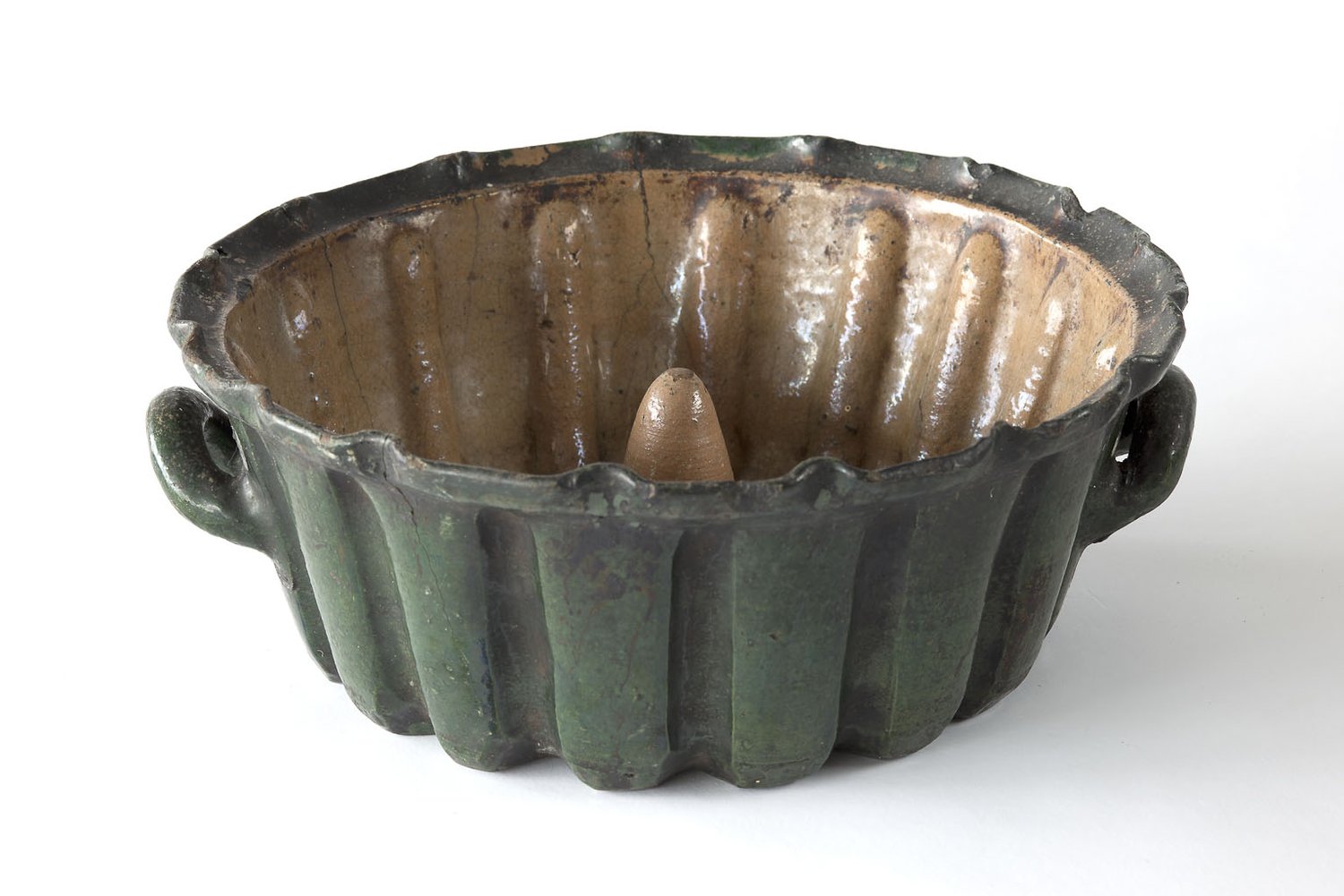 Das Besondere des Allt&auml;glichen. Irdenware - Foto: Thomas Naethe