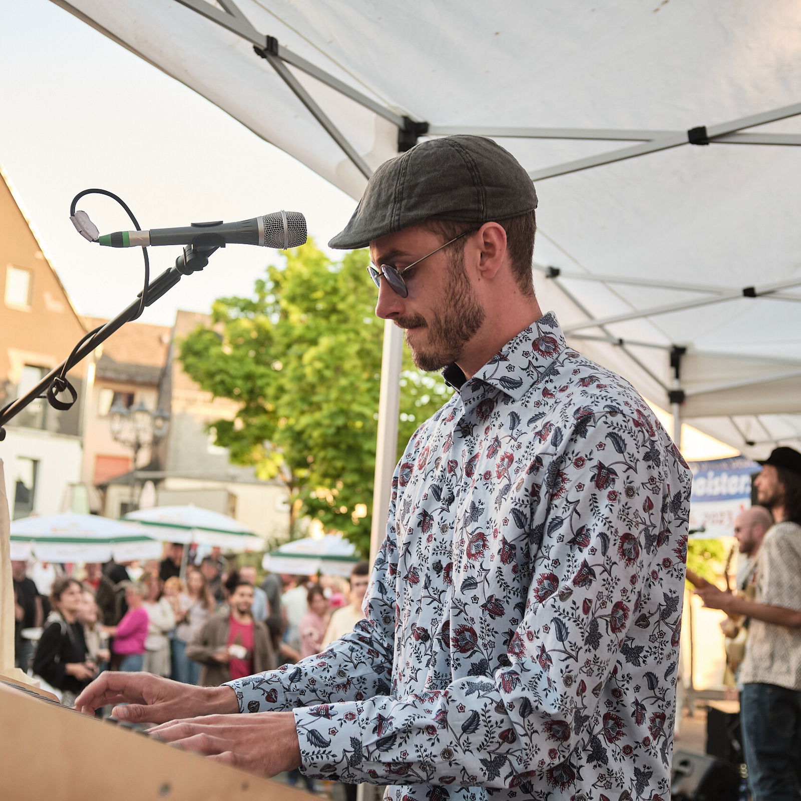 keyboard-wakkamole-keramikfest-hoehrgrenzhausen-naturkulturkeramik-wlachopulos-keramikmarkt2023-keramik-kunst-westerwald-keramikmarkthoehrgrenzhausen