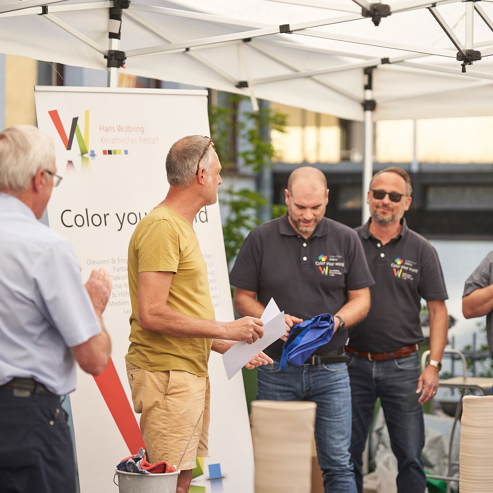 wolbring-töpfermeisterschaft-drehen-hoehrgrenzhausen-naturkulturkeramik-wlachopulos-keramikmarkt2023-keramik-kunst-westerwald-keramikmarkthoehrgrenzhausen