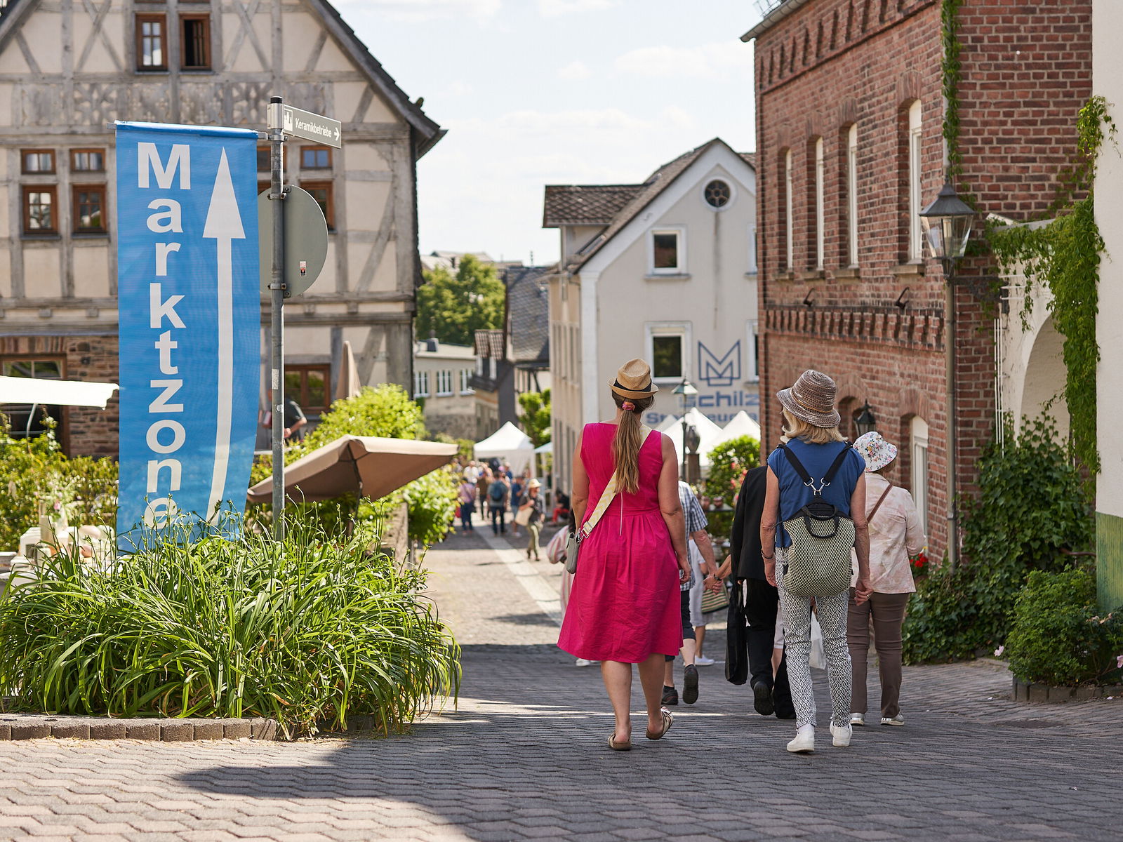 Keramikmarkt-hoehrgrenzhausen-naturkulturkeramik-kannenbäckerland-keramik-markt-westerwald-wlachopulos-keramikstadt
