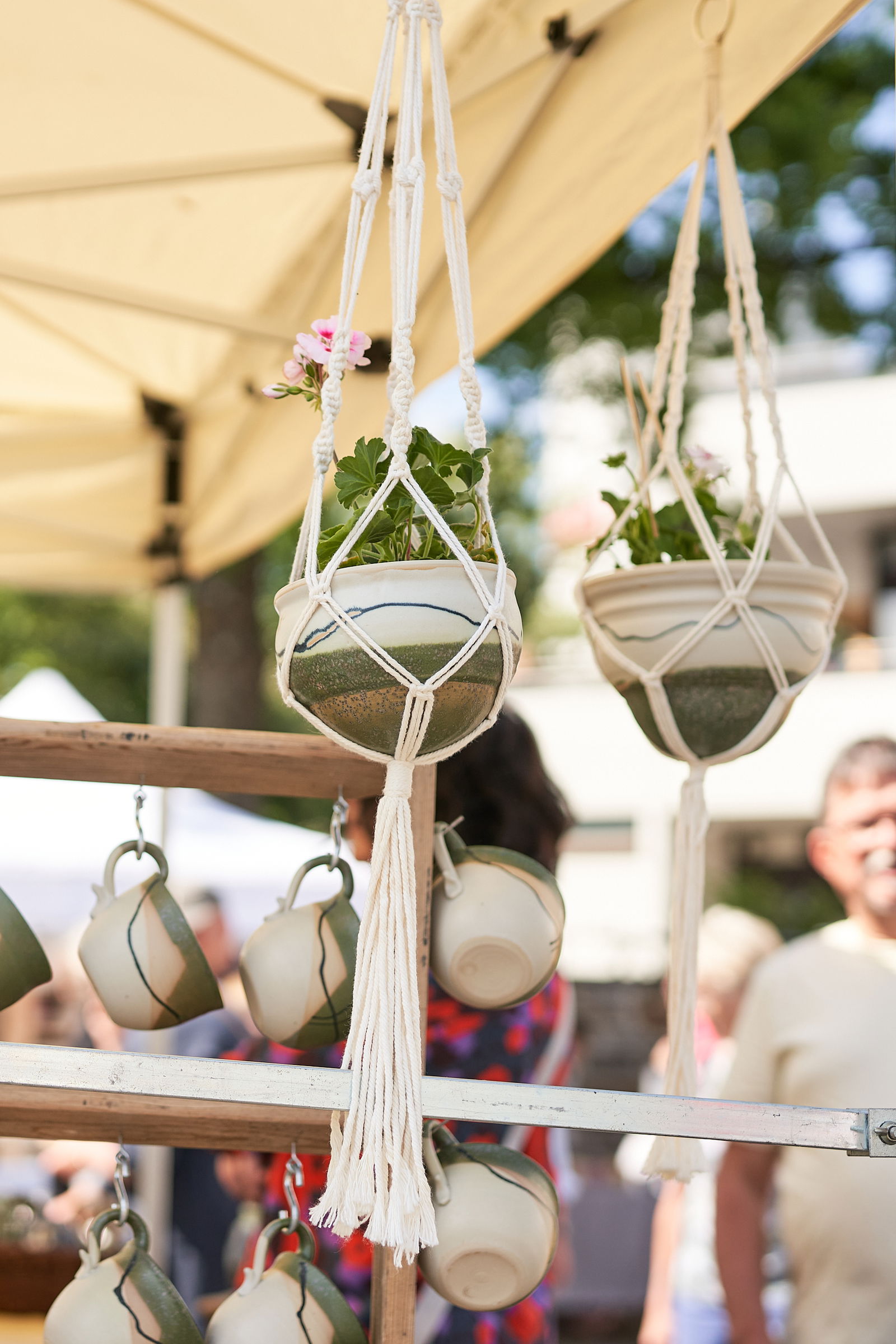 waldundwiesekeramik-makrame-haengetopf-hoehrgrenzhausen-naturkulturkeramik-wlachopulos-keramikmarkt2023-keramik-kunst-westerwald-keramikmarkthoehrgrenzhausen-newcomer
