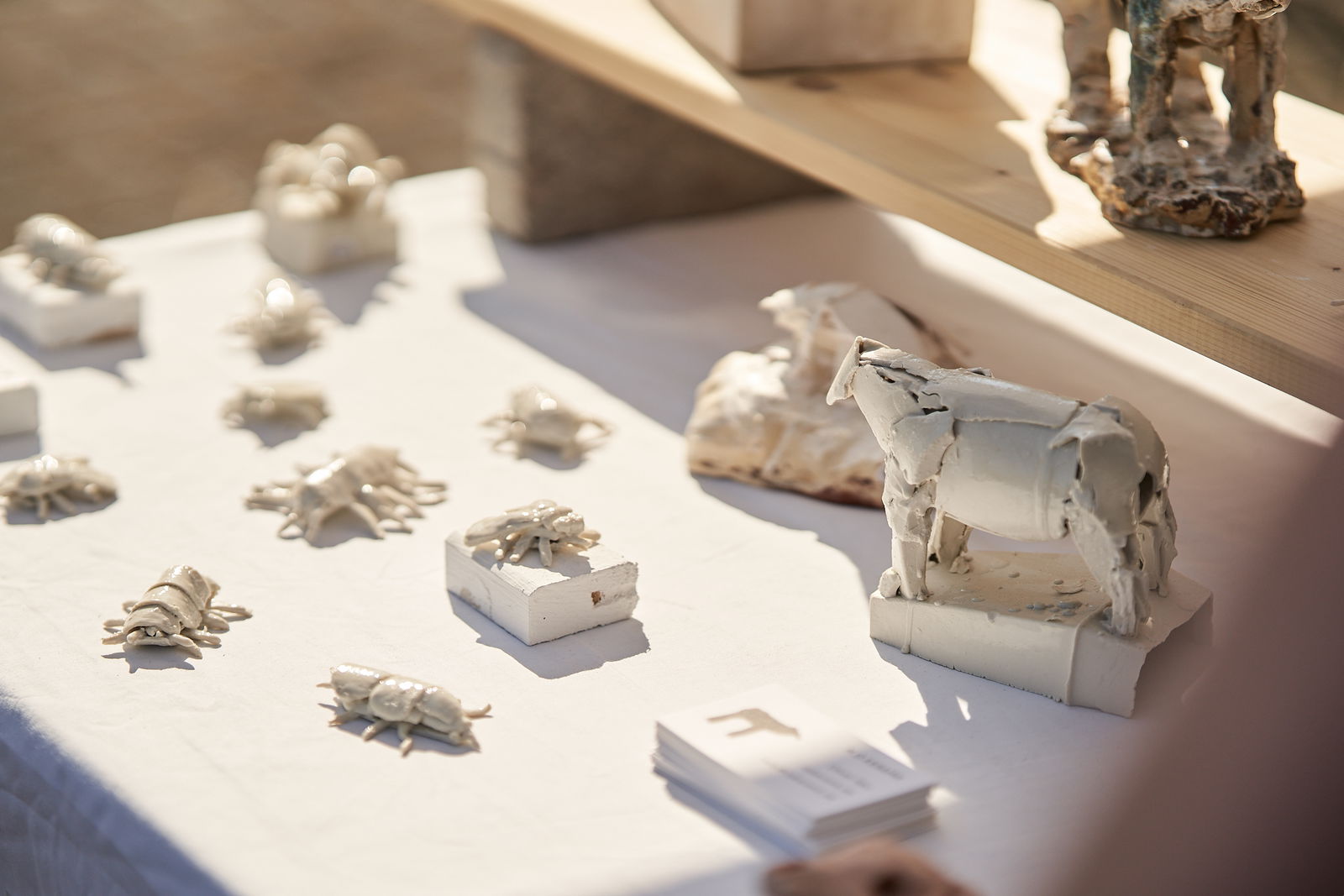 oliverneu-porzellan-tiere-keramiktiere-hoehrgrenzhausen-naturkulturkeramik-wlachopulos-keramikmarkt2023-keramik-kunst-westerwald-keramikmarkthoehrgrenzhausen