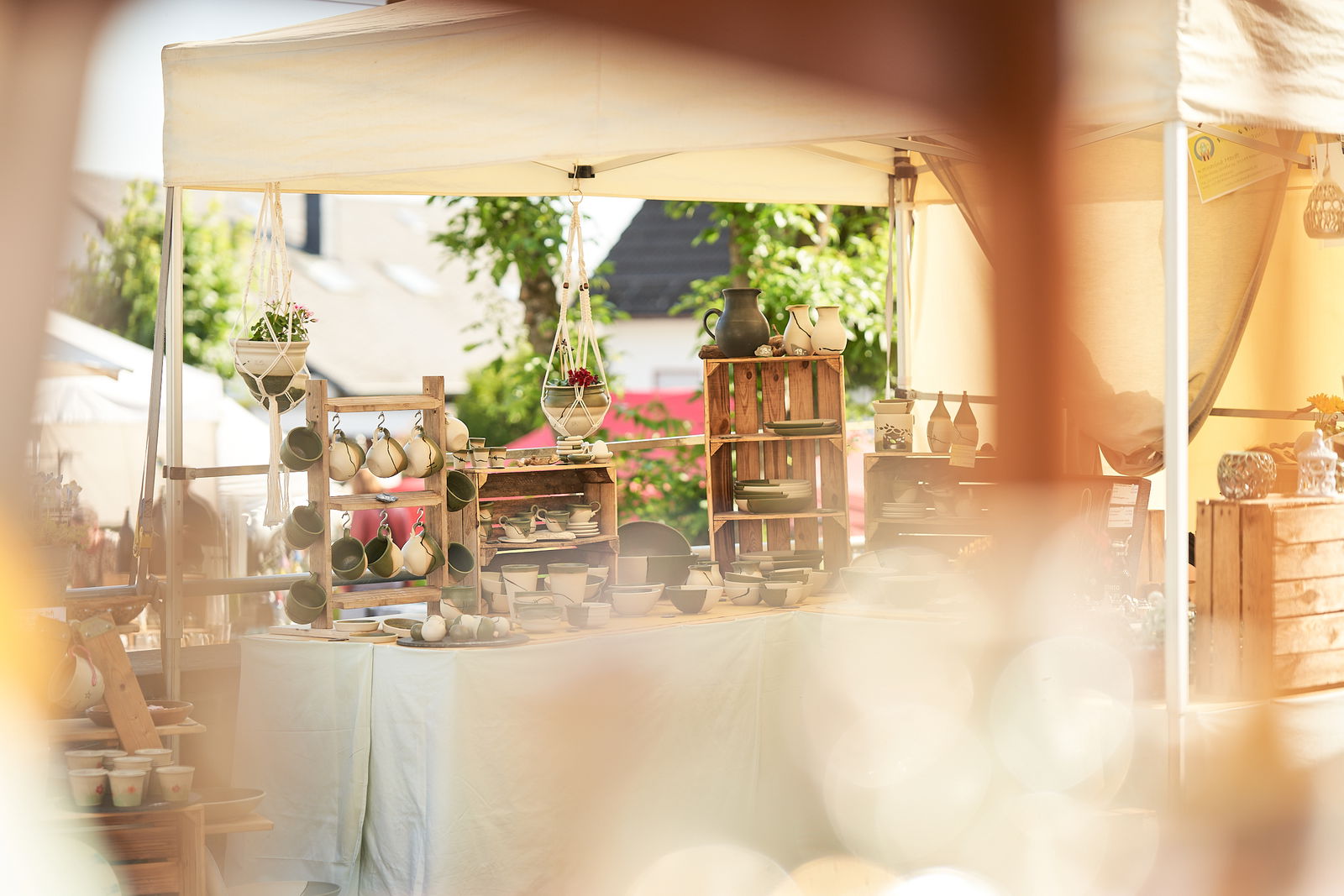 gartenkeramik-waldunwiesekeramik-hoehrgrenzhausen-naturkulturkeramik-wlachopulos-keramikmarkt2023-keramik-kunst-westerwald-keramikmarkthoehrgrenzhausen