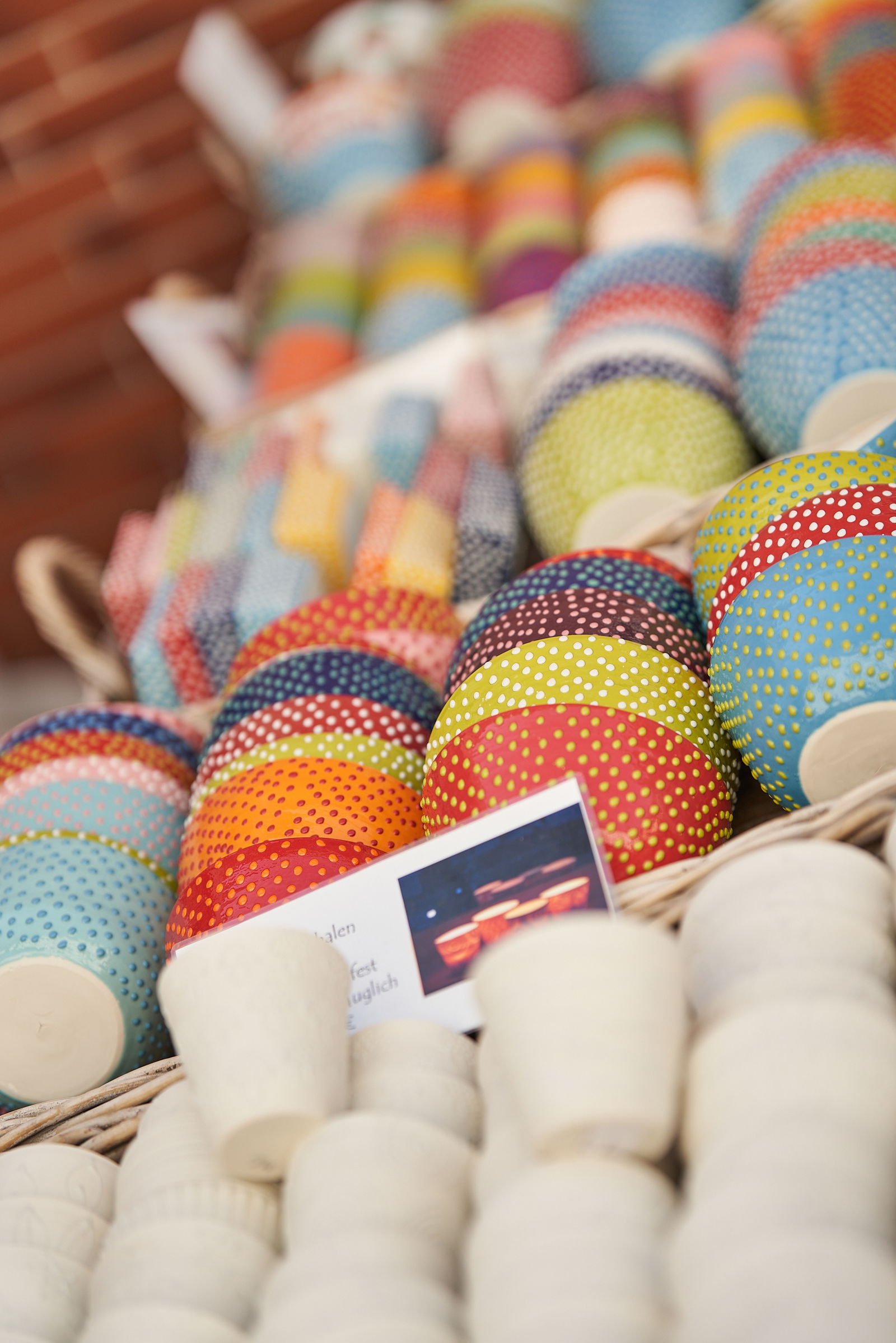 keramiktassen-hoehrgrenzhausen-naturkulturkeramik-wlachopulos-keramikmarkt2023-keramik-kunst-westerwald-keramikmarkthoehrgrenzhausen