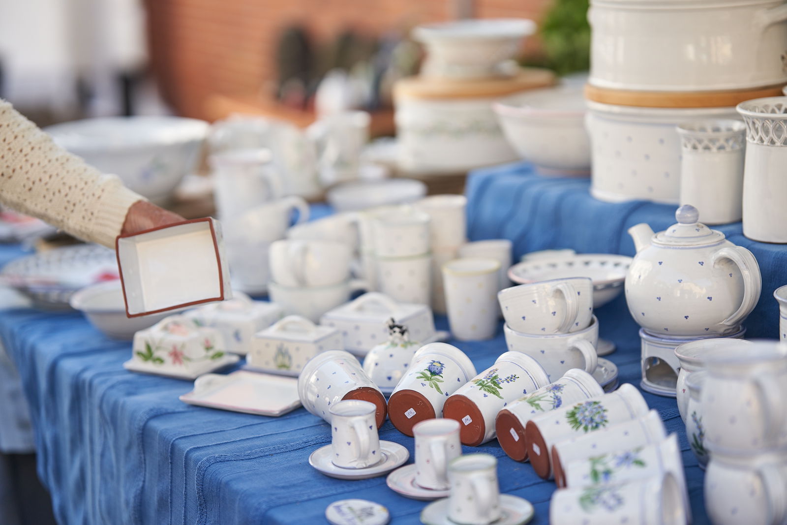 Butterdose-hoehrgrenzhausen-naturkulturkeramik-wlachopulos-keramikmarkt2023-keramik-kunst-westerwald-keramikmarkthoehrgrenzhausen