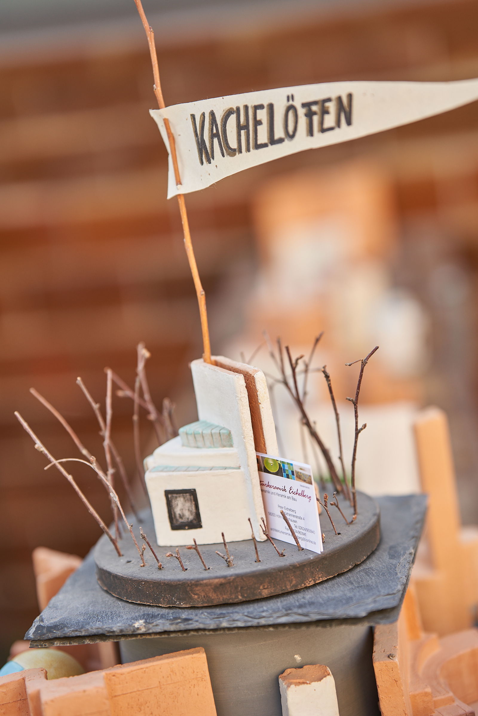 Kachelofen-eichelberg-hoehrgrenzhausen-naturkulturkeramik-wlachopulos-keramikmarkt2023-keramik-kunst-westerwald-keramikmarkthoehrgrenzhausen