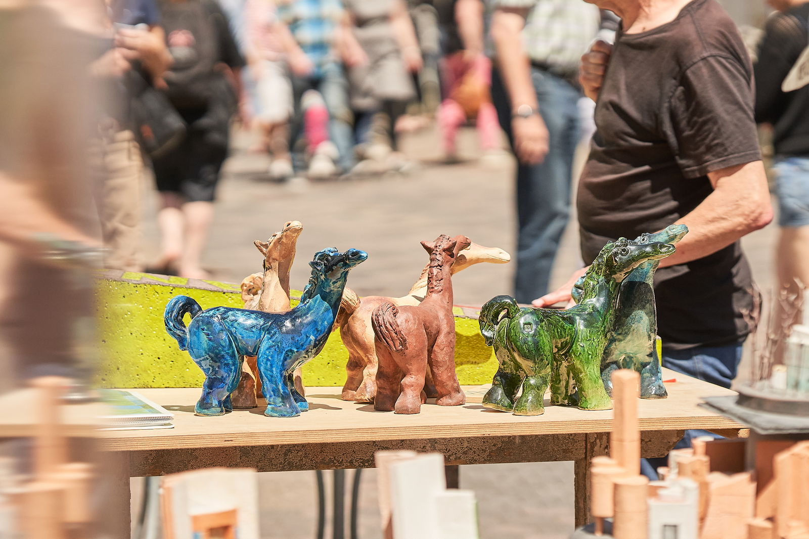 petereichelberg-architekturkeramikeichelberg-pferde-hoehrgrenzhausen-naturkulturkeramik-wlachopulos-keramikmarkt2023-keramik-kunst-westerwald-keramikmarkthoehrgrenzhausen