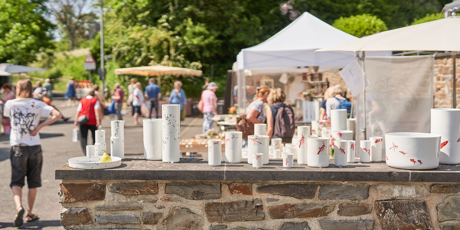hitzler-johanna-geschirr-hoehrgrenzhausen-naturkulturkeramik-wlachopulos-keramikmarkt2023-keramik-kunst-westerwald-keramikmarkthoehrgrenzhausen