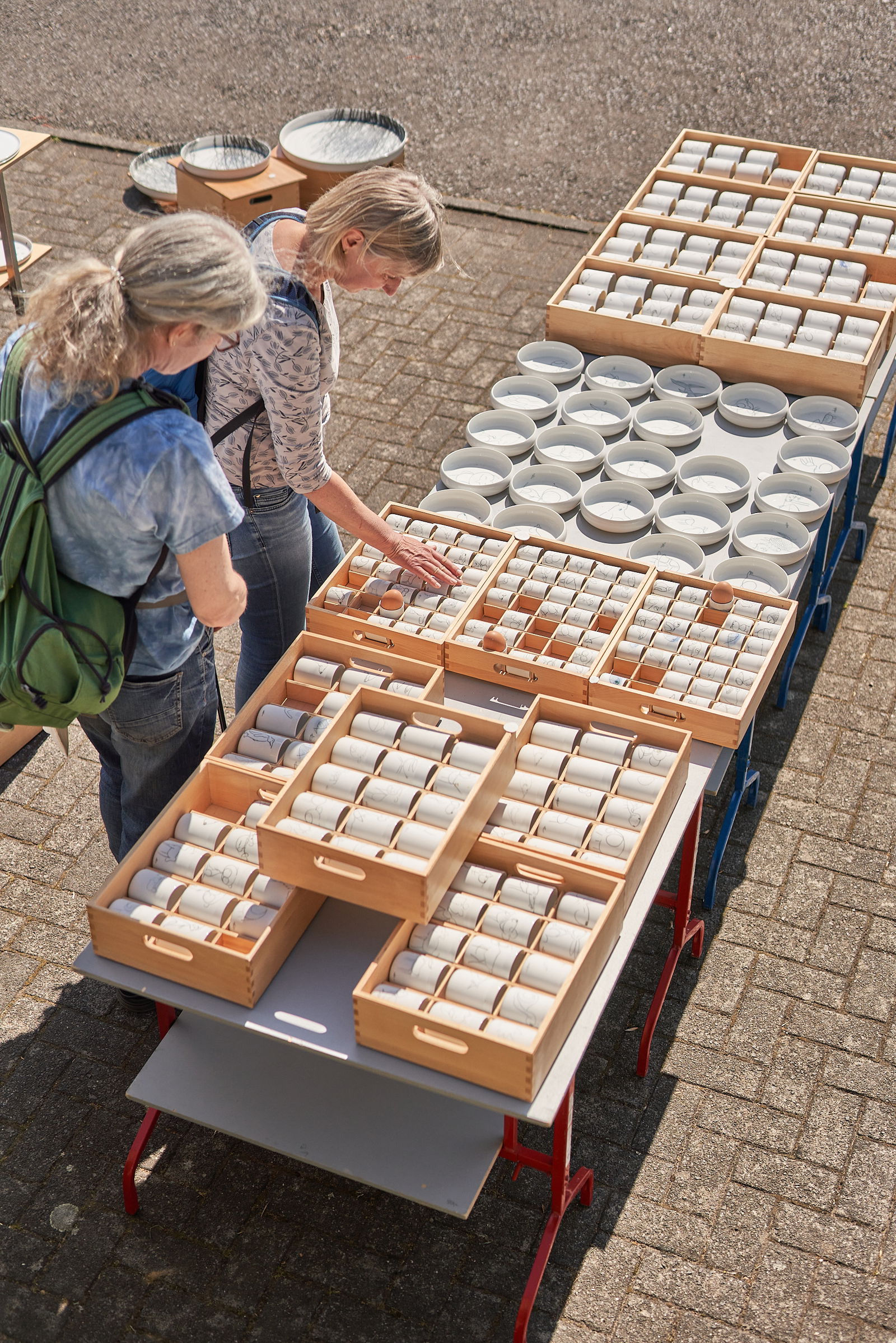 hitzlerporzellan-hoehrgrenzhausen-naturkulturkeramik-wlachopulos-keramikmarkt2023-keramik-kunst-westerwald-keramikmarkthoehrgrenzhausen