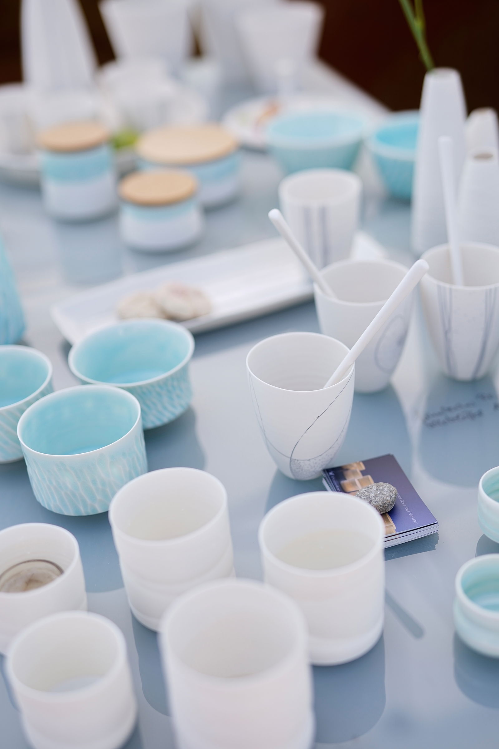 Porzellan-handarbeit-hoehrgrenzhausen-naturkulturkeramik-wlachopulos-keramikmarkt2023-keramik-kunst-westerwald-keramikmarkthoehrgrenzhausen