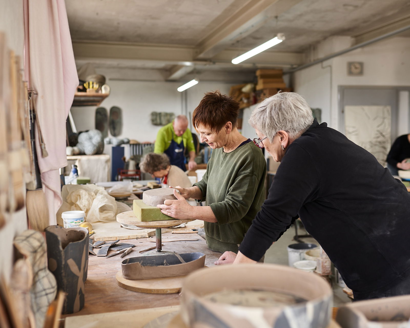 keramikworkshop, hoehr-grenzhausen, Keramikstadt, monikadebus, workshop, töpfern, drehen, keramik