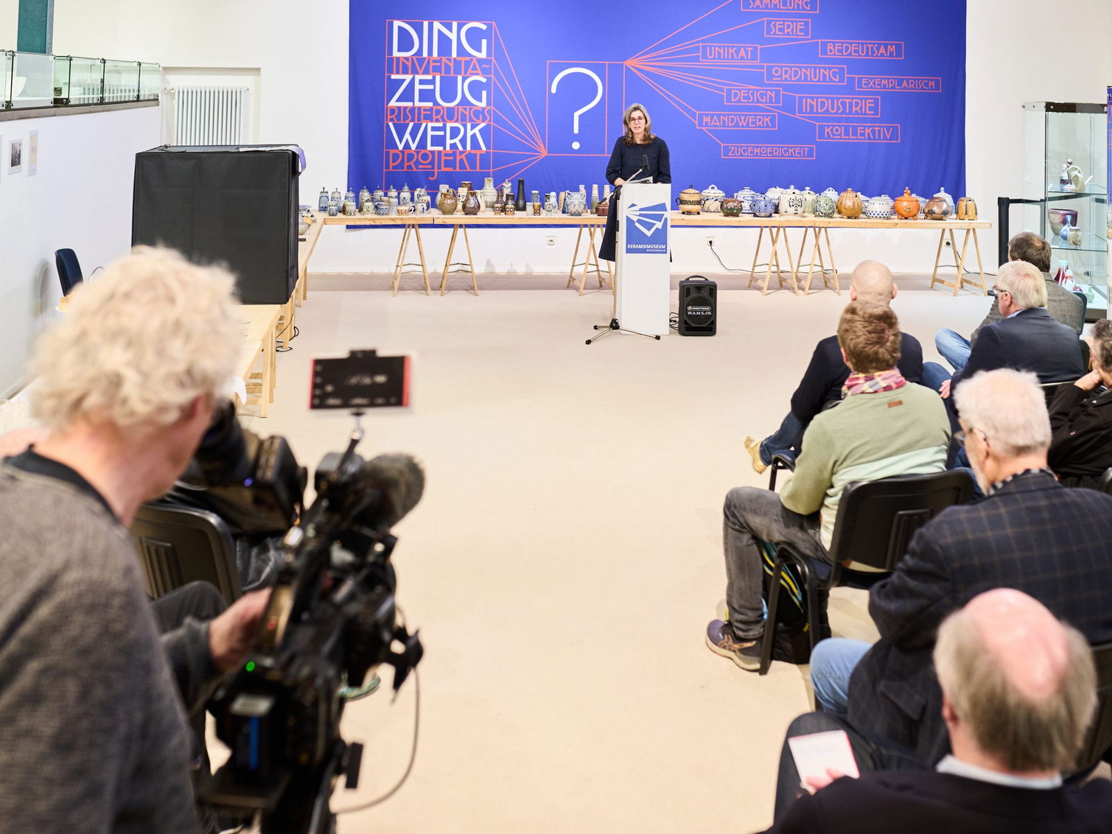 keramikmuseumwesterwald, naturkulturkeramik, inventarisierungsprojekt, keramik, jugendstilsammlung, kunst, hoehrgrenzhausen, ding?zeug?werk?, inventur, pressetermin, Grenzhausen, swr, Fernseh, kannenbäckerland