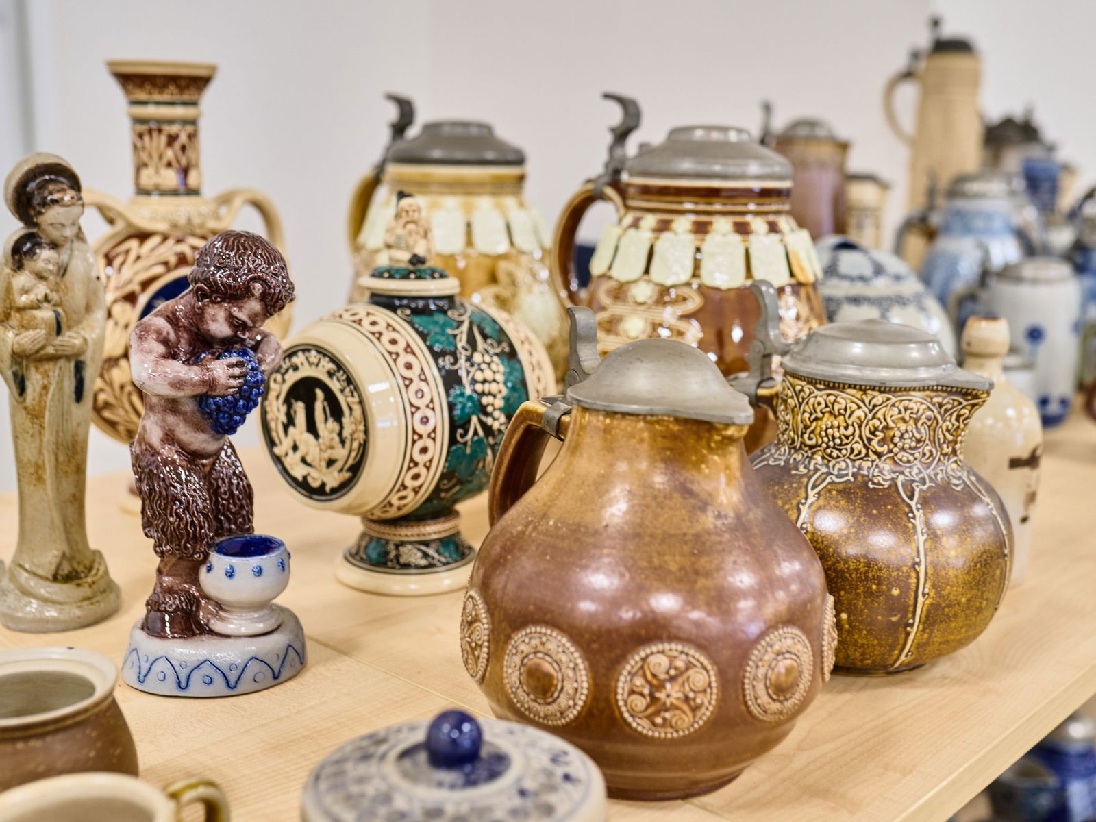 keramikmuseumwesterwald, naturkulturkeramik, inventarisierungsprojekt, keramik, jugendstilsammlung, kunst, hoehrgrenzhausen, inventur, konvolut, keramikkunst, kannenbäckerland, salzbrand, steinzeug, blaugrau