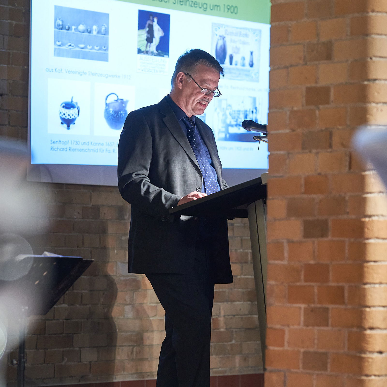 ulrichlinnemann, linnemann, wiesbaden, hanswewerka, ausstellungseröffnung, naturkulturkeramik, westerwäldersteinzeug, steinzeug, wewerka, höhrgrenzhausen