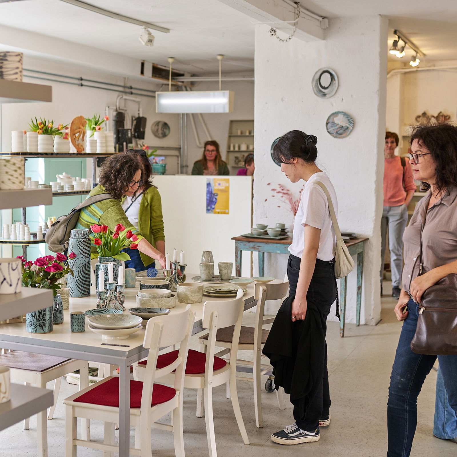 Blick in die Ladengalerie Keramik.Kombinat in H&ouml;hr-Grenzhausen