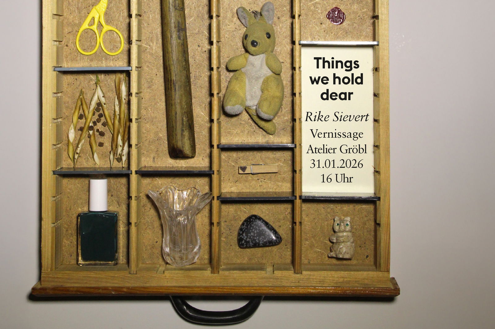 Plakat der Abschlussaustellung von Rike Sivert vom Institut für künstlerische Keramik und Glas in Höhr-Grenzhausen