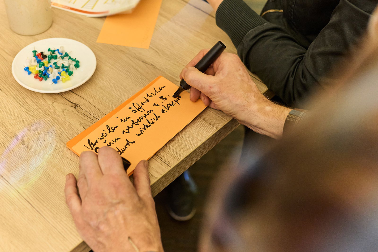 Detailaufnahme einer handschriftlichen Idee auf einer Karte während einer Zukunftswerkstatt im Rahmen des Modellvorhabens Innenstadt-Impulse in Höhr-Grenzhausen.