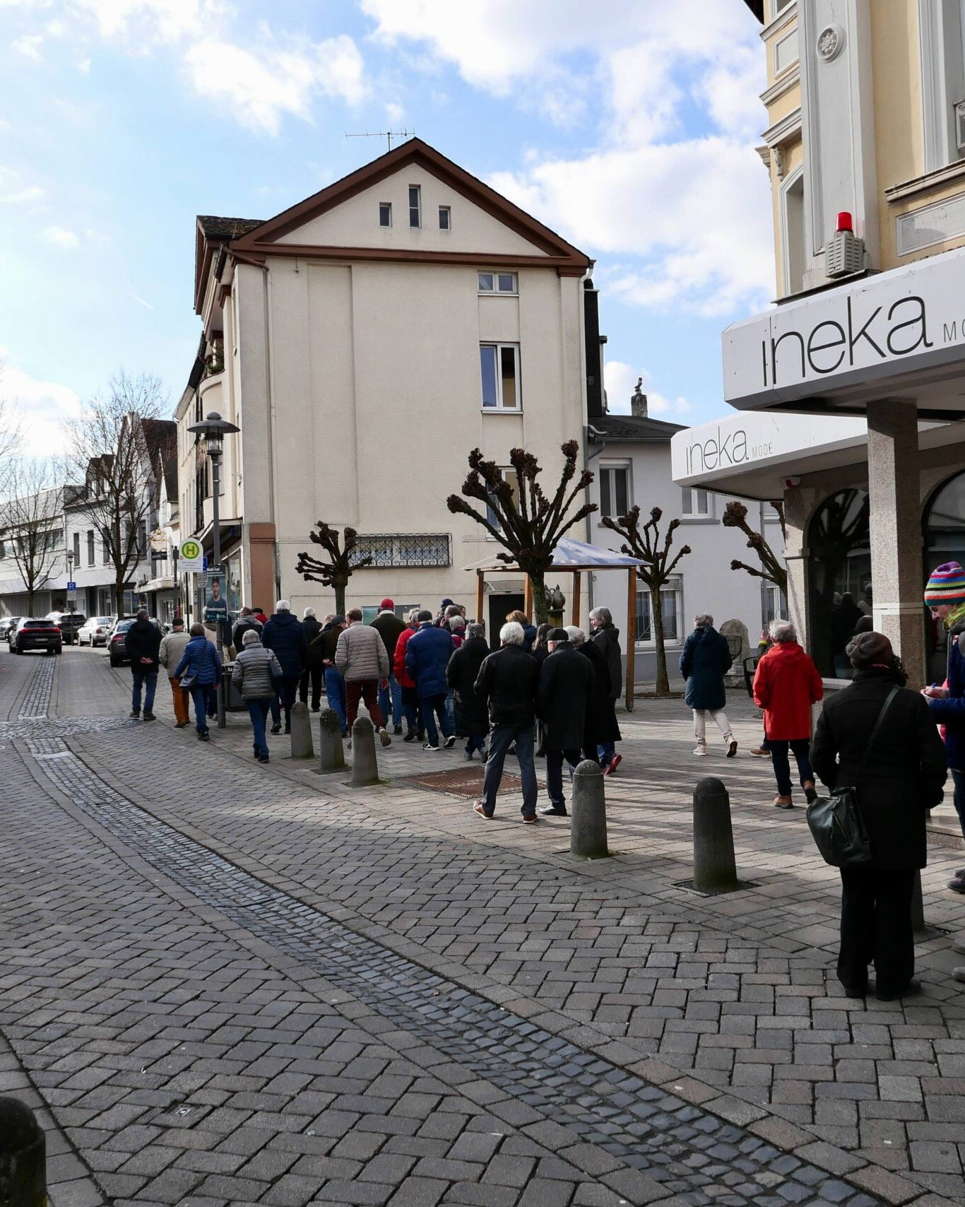 Rheinstraße entlang