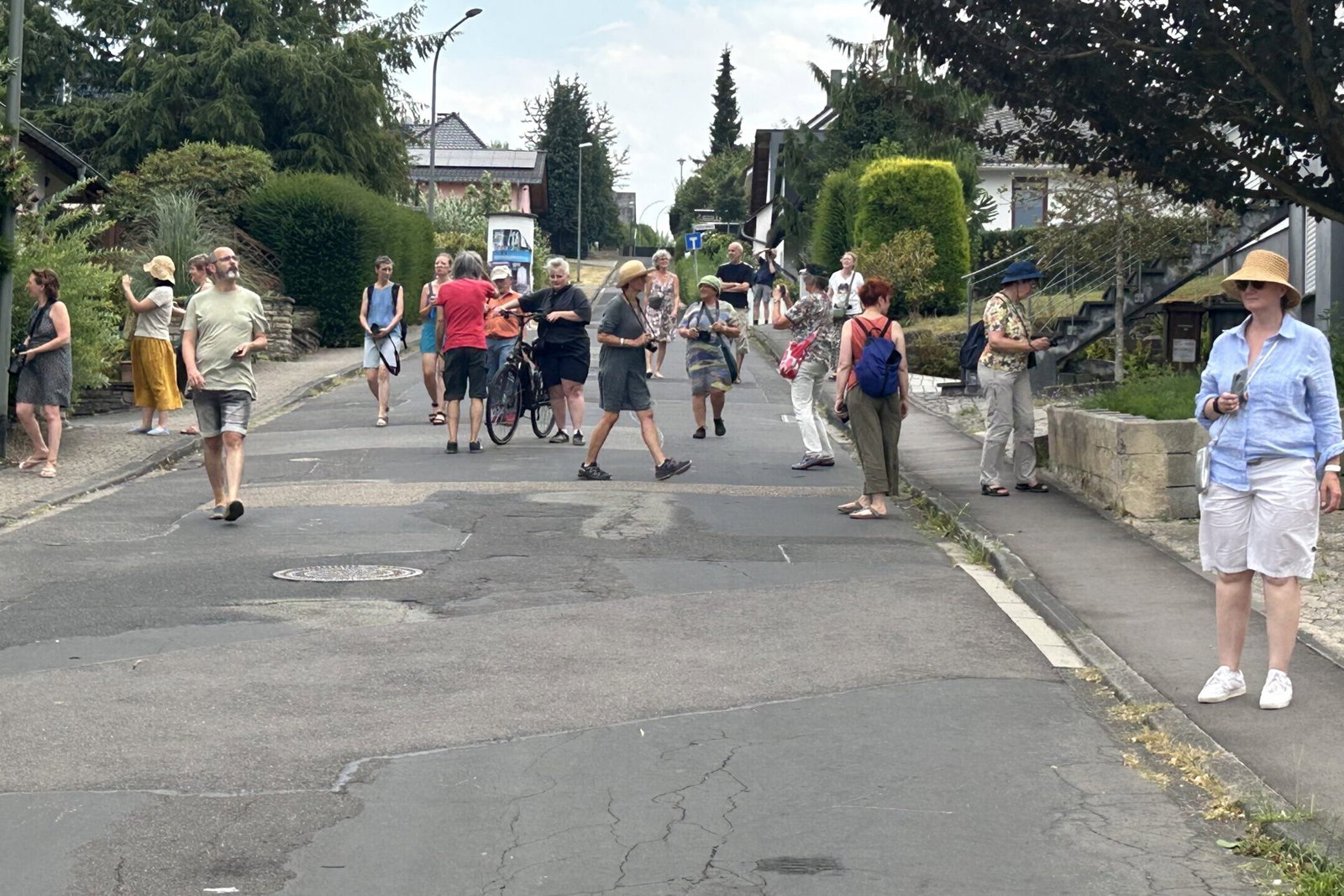 Die Gruppe der Spaziergangforschenden im St. Georg-Weg, August 2026.